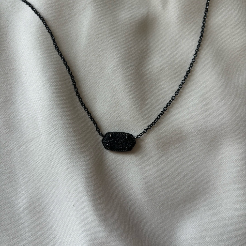 black kendra scott necklace